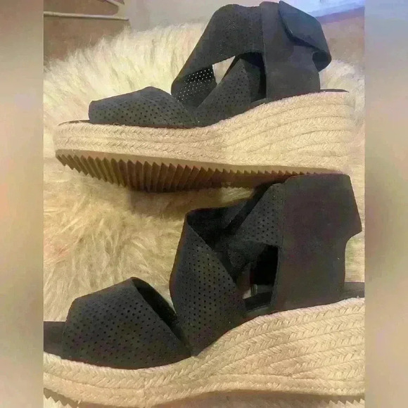 Eileen Fisher espadrille sandals in black suede material. Size 8 1/2. Never worn - Picture 4 of 7